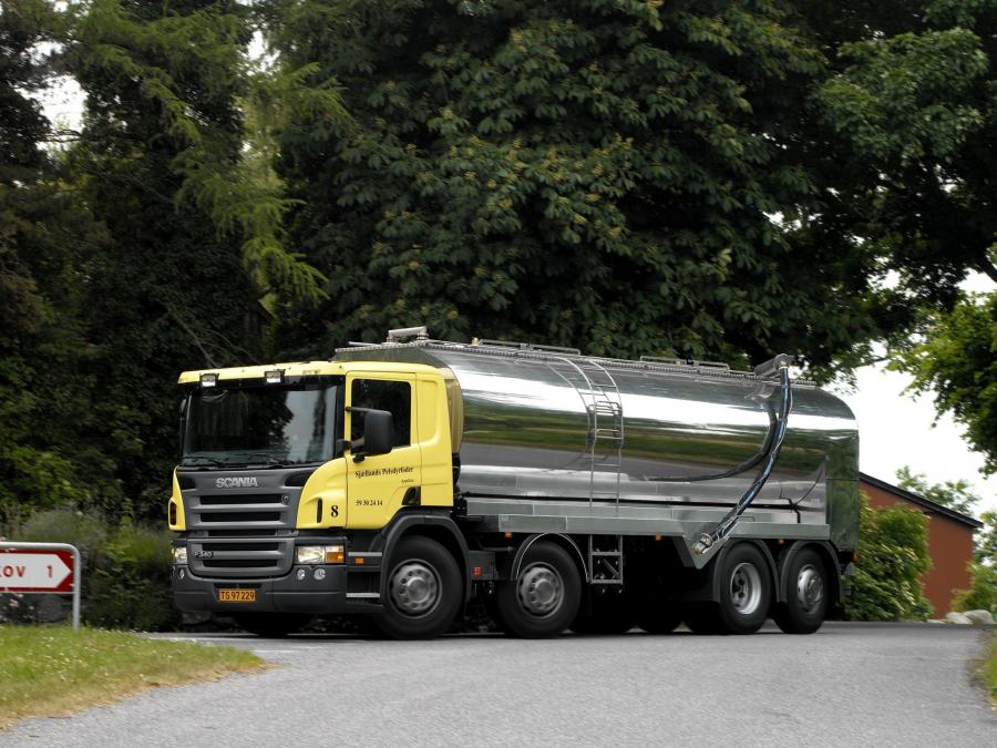  Scania P340 8x2 Tanker 2004 года  (фото 3 из 5)